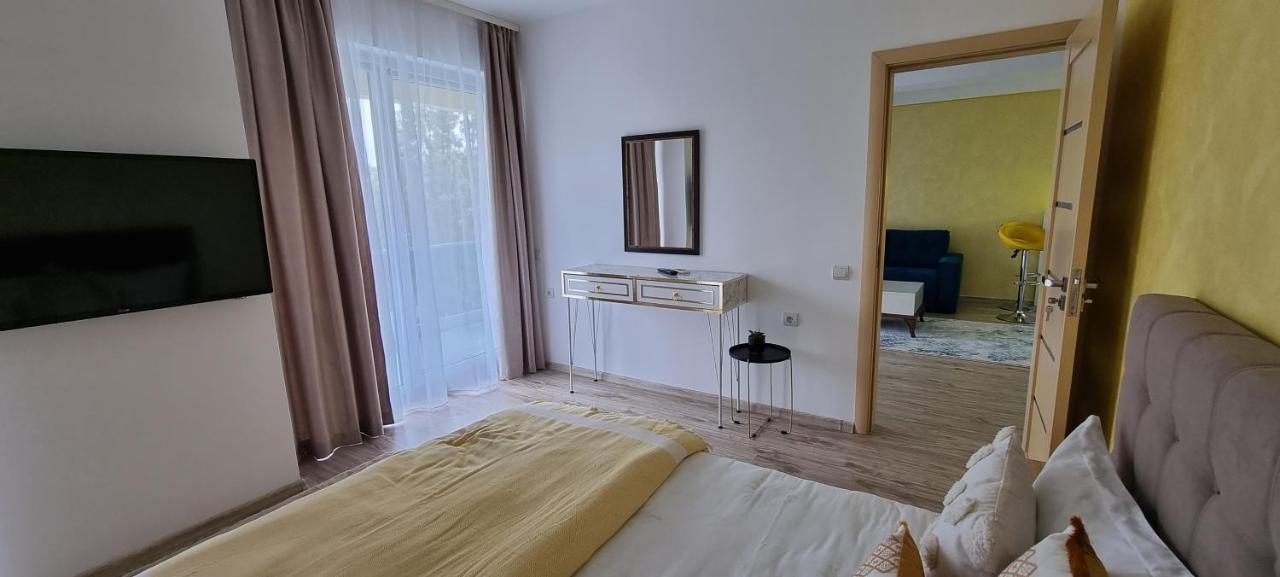 Eral Apartment Mamaia Esterno foto